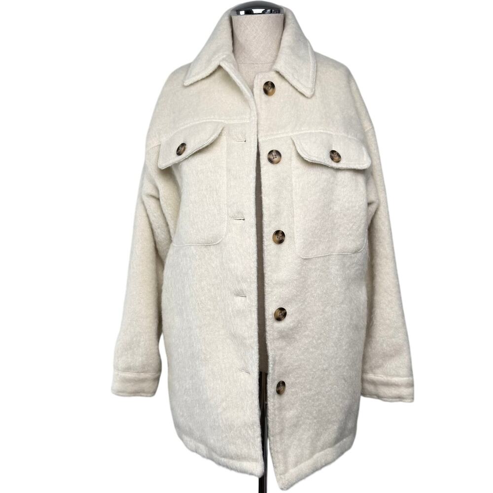 Universal Thread Ivory Fuzzy Shacket Wool Blend Cozy Winter Oversized Small